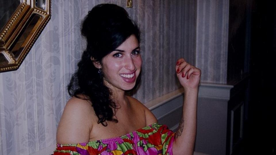 Amy Winehouse zemřela před dvěma roky na otravu alkoholem